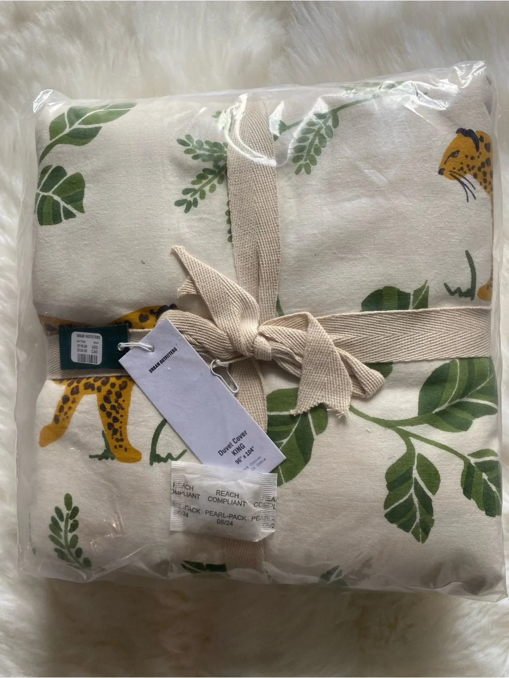 🐆NWT🐆 Urban Outfitters Prowling Leopard Duvet Cover Set with Shams, Size King